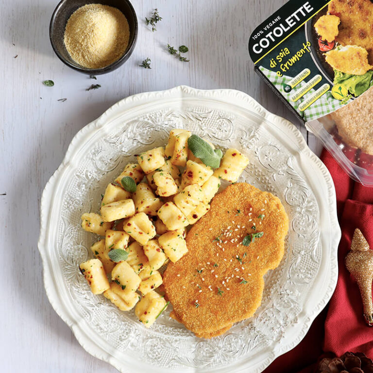 Cotoletta-di-soia-e-frumento-con-gnocchi-di-polenta-vegan-agli-aromi