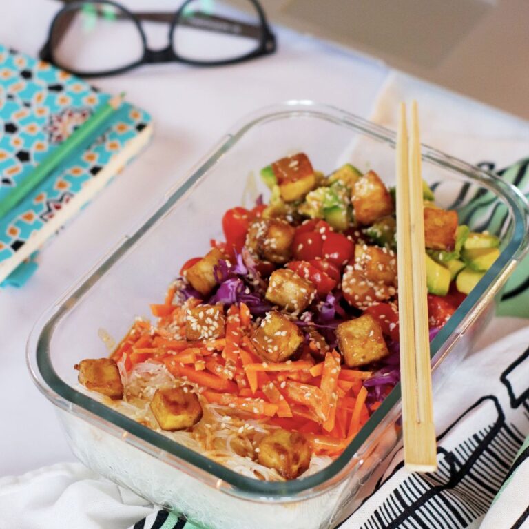 Pocket lunch vegano, tofu salad, insalata di tofu vegana, insalata proteica, insalata vegana e senza glutine, ricetta 100% vegana