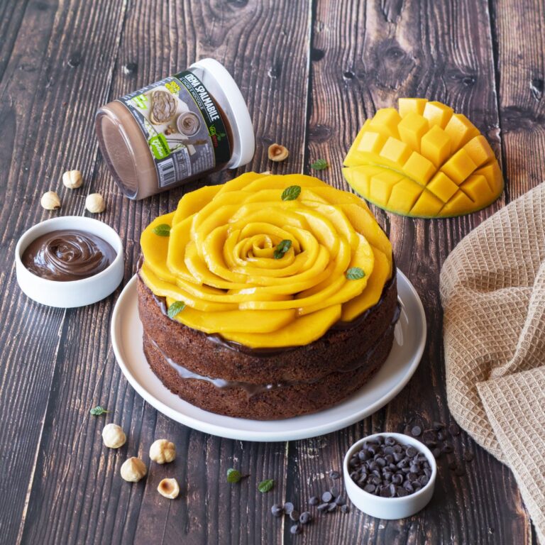 torta vegana con crema di nocciole e mango, ricetta dolce vegana, ricetta 100% vegana, Vegamo, crema spalmabile di nocciole, ricetta veg