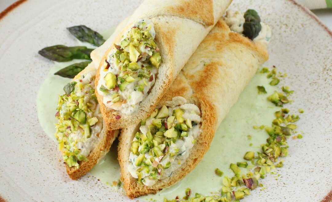 Cannoli di pancarrè con crema di tofu e salsa agli asparagi, ricetta vegana, cannoli vegani, cannoli salati, Vegamo, tofu Vegamo, ricetta 100% vegana