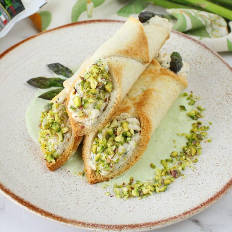 Cannoli di pancarrè con crema di tofu e salsa agli asparagi, ricetta vegana, cannoli vegani, cannoli salati, Vegamo, tofu Vegamo, ricetta 100% vegana