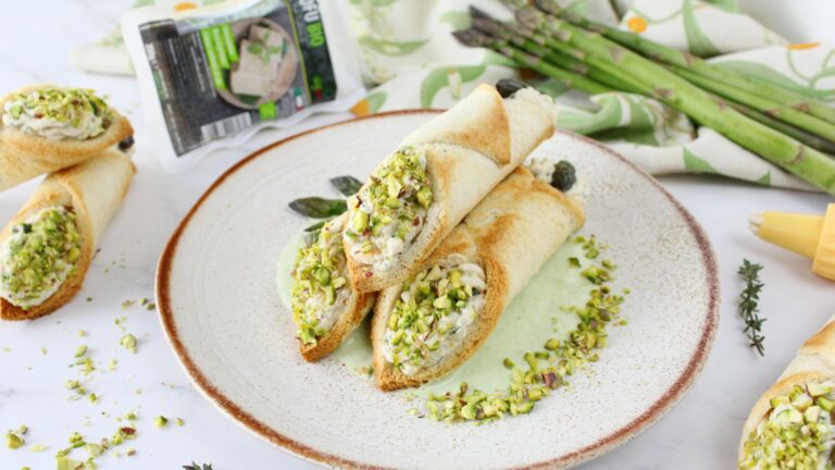 Cannoli di pancarrè con crema di tofu e salsa agli asparagi, ricetta vegana, cannoli vegani, cannoli salati, Vegamo, tofu Vegamo, ricetta 100% vegana