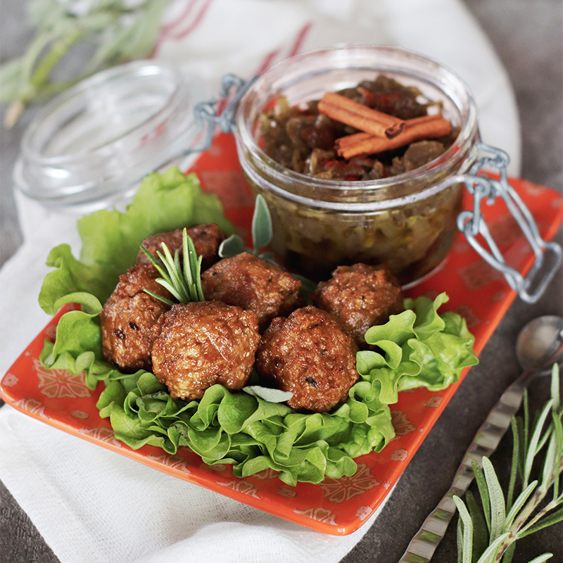 Polpette di soia con chutney di cipolle, mele e zenzero