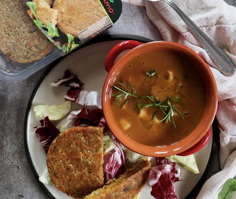 zuppa-di-legumi-saporita-con-burger-alle-verdure